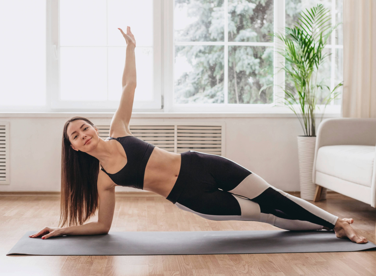 10 Floor Exercises for a Tighter Waist